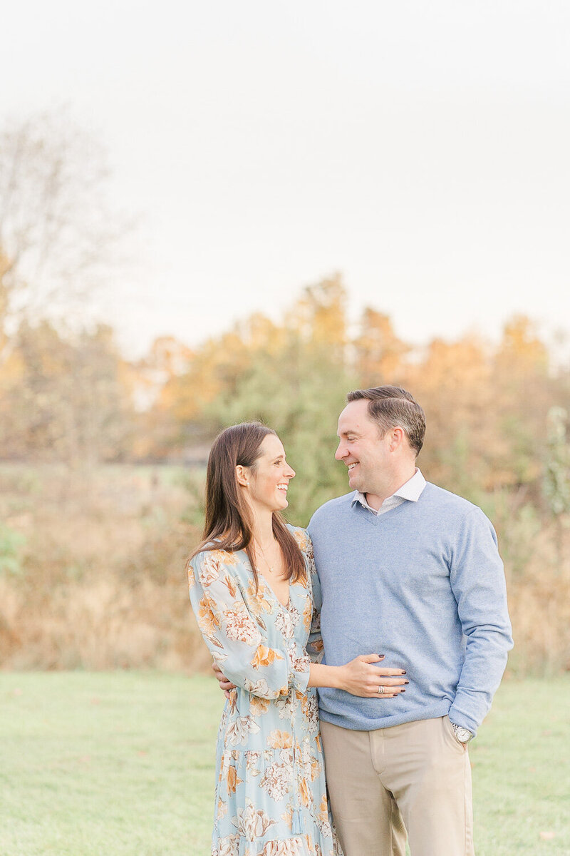 parents looking at each other during Northern VA fall mini session
