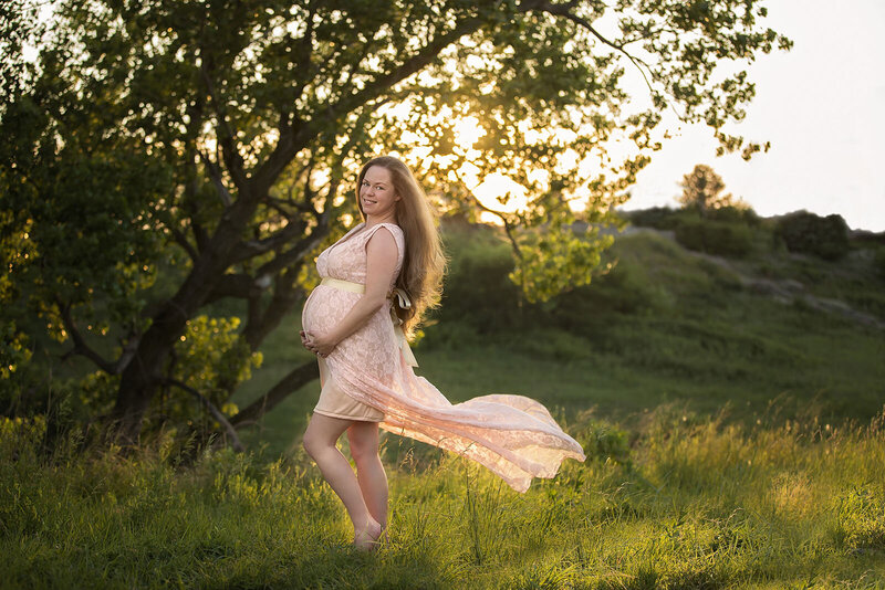Worth the drive for gorgeous maternity photos in Manhattan, KS