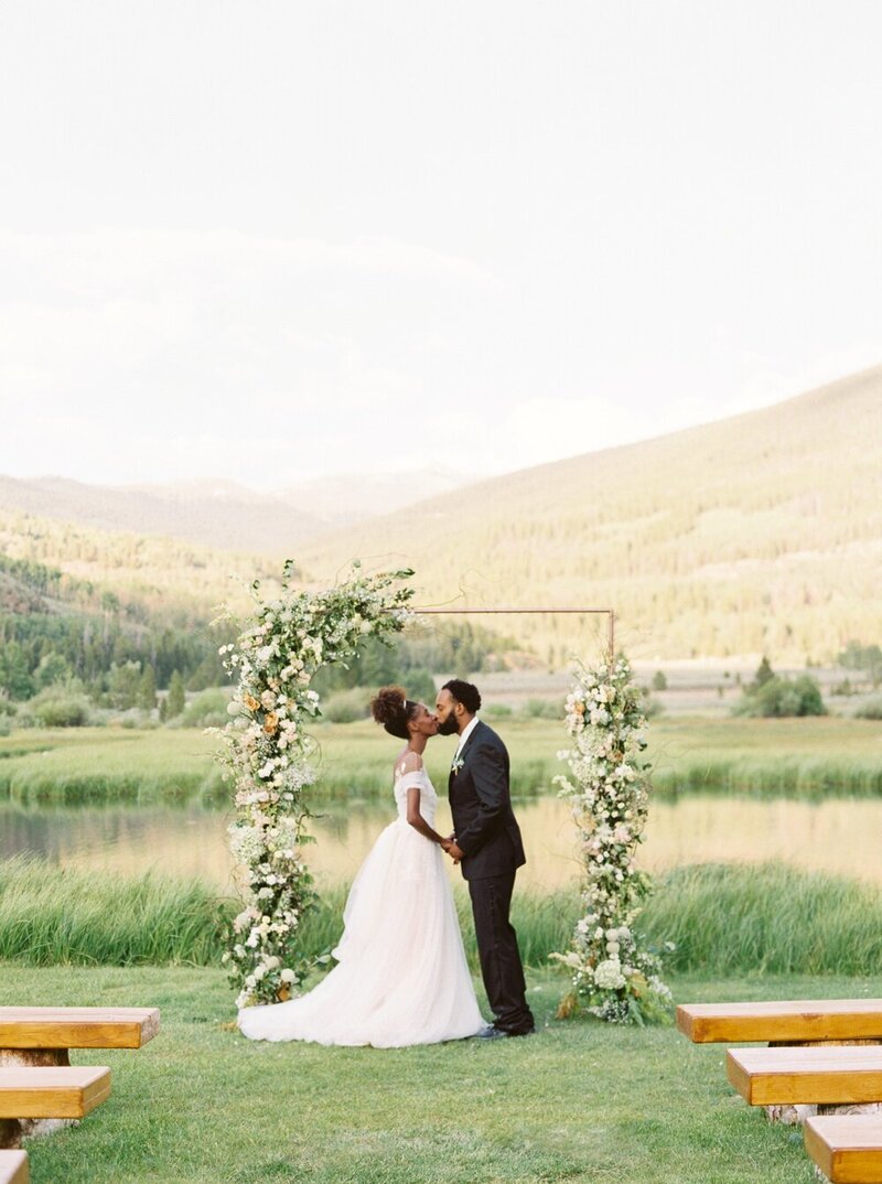 Refined and Organic Wedding in the Heart of Colorado_0036