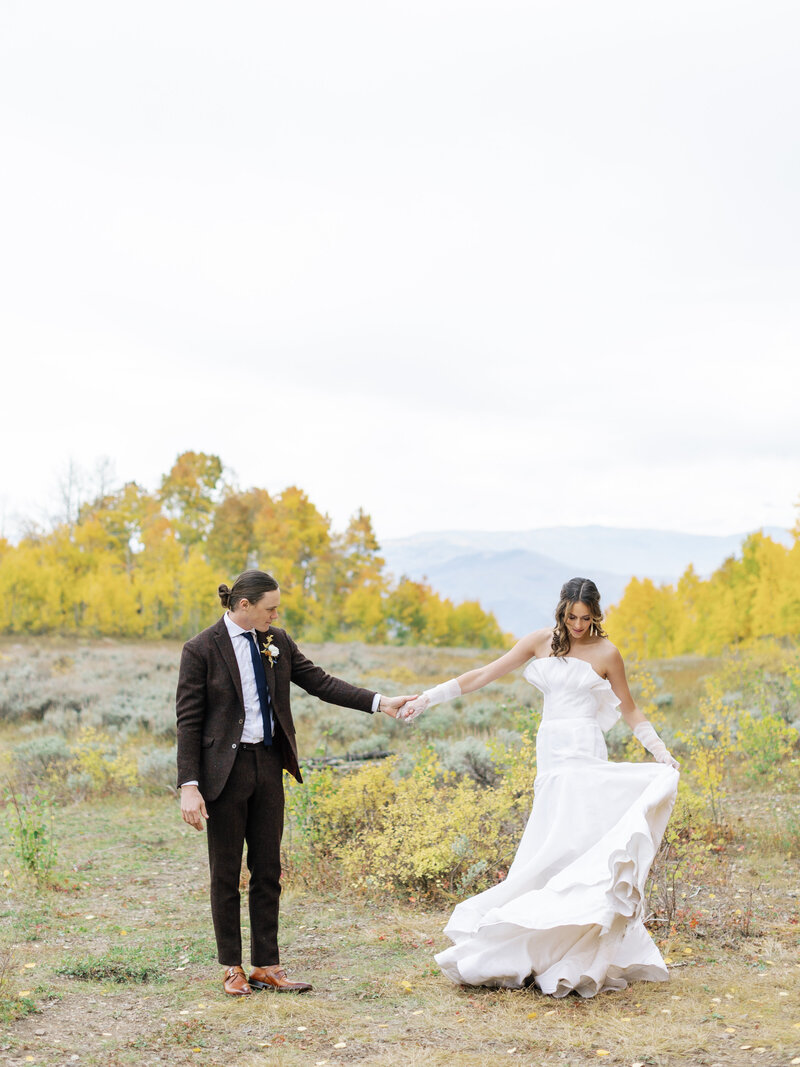 bride-and-groom-in-autumn-field
