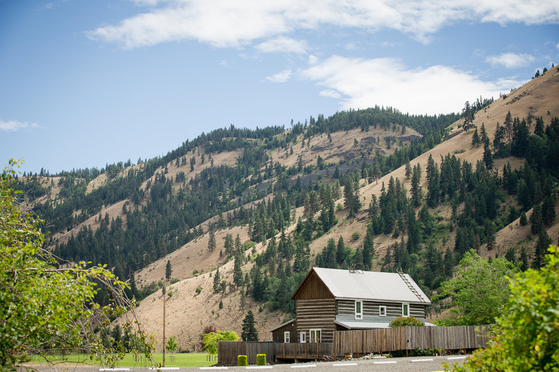 Home The Perfect Place For Your Rustic Wedding Or Getaway In Mountains 5872 State Route 410 Naches Wa 509 658 2514