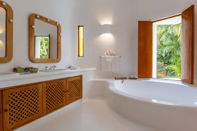 3-Sol-de-Oriente-Luxury-Villa-Careyes-Mexico-8158-Bathroom