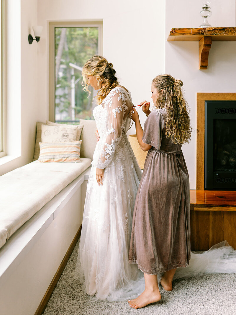 James & Abby Getting Ready_214