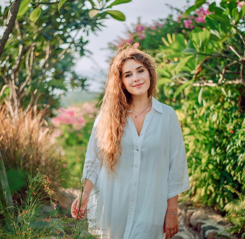 Isa Lucia facilitating a sacred Bufo Alvarius ceremony in Puerto Escondido, providing a safe and supportive environment for deep spiritual transformation.