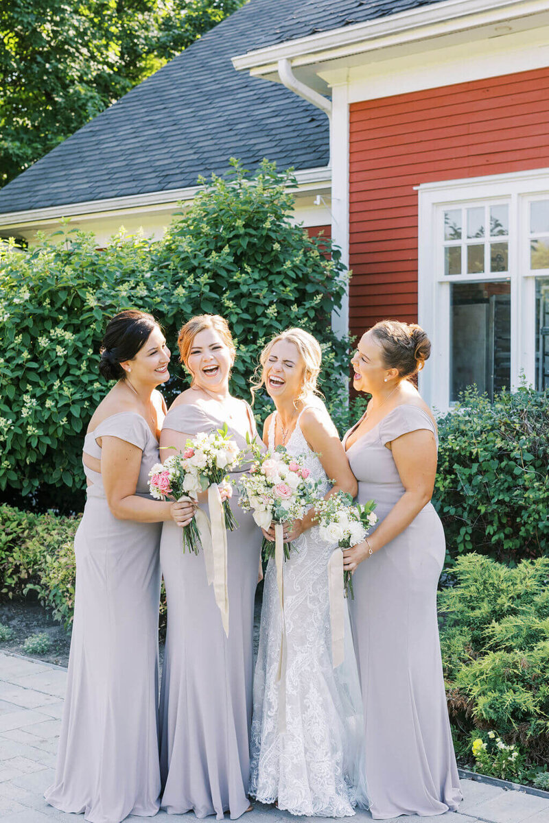 bridesmaids-summer-wedding