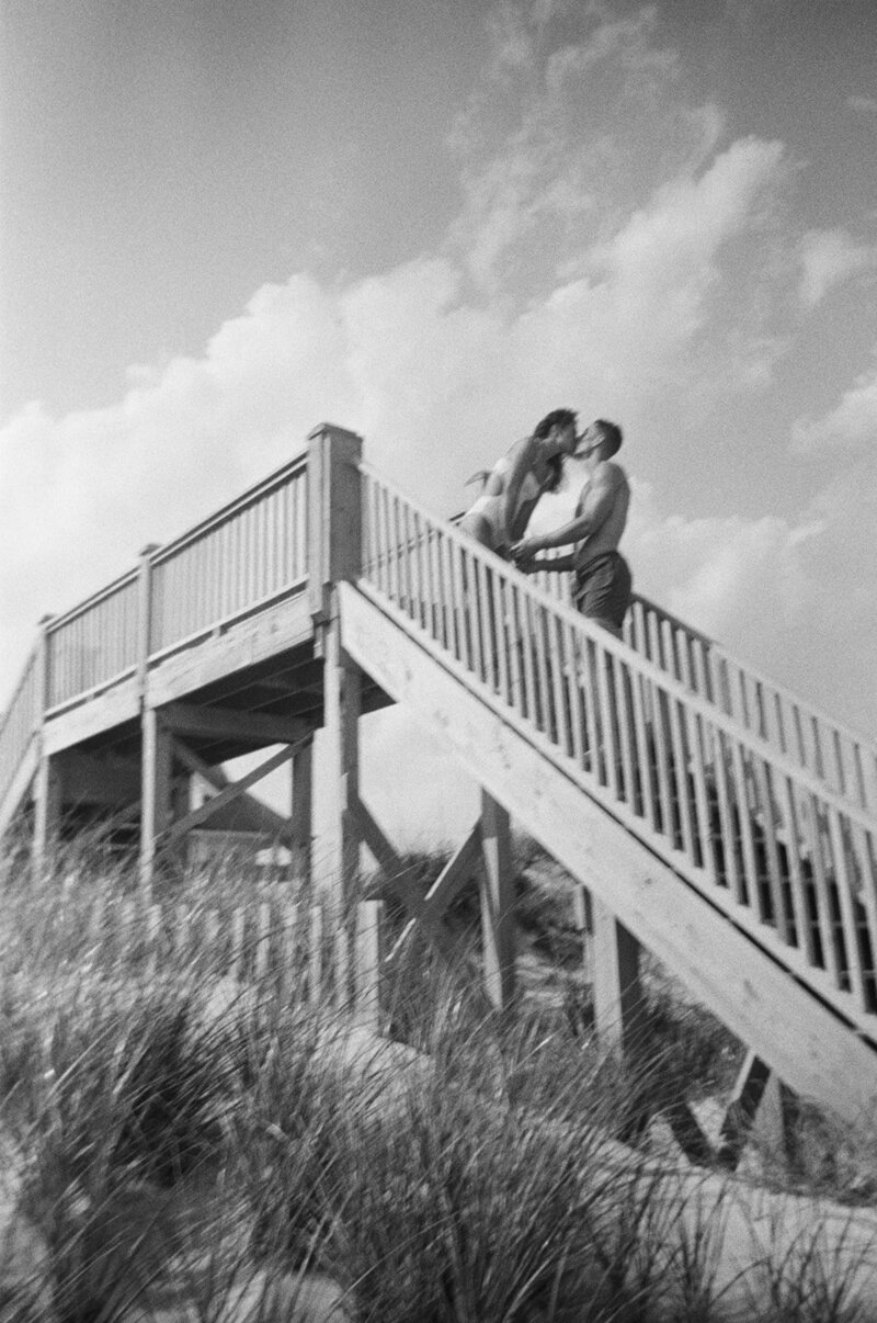 black-and-white-photo-couple-beach