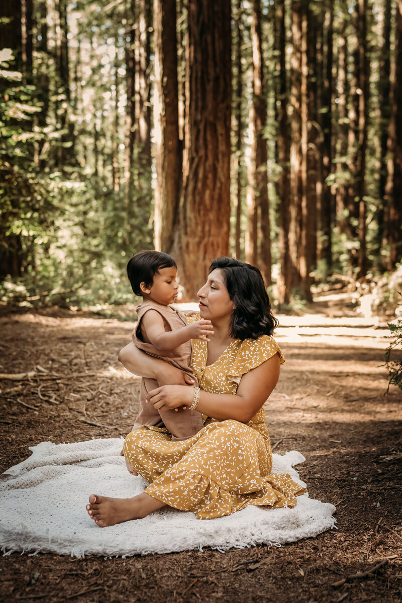 Outdoor forest mother and son portrait by Xilo photography