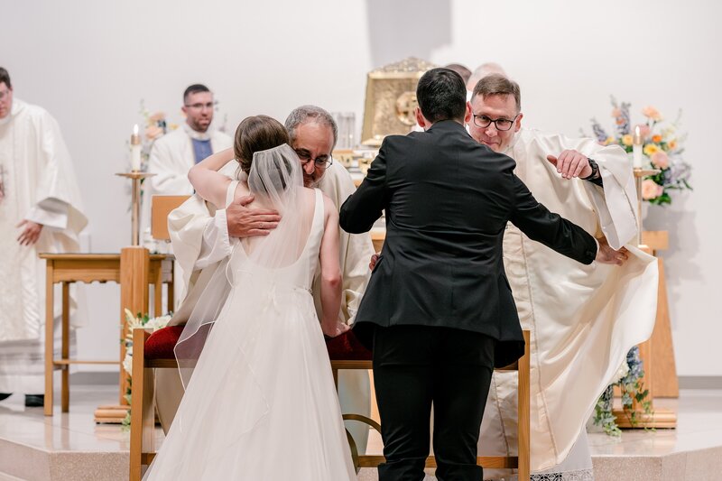 vibrant-catholic-wedding-in-reston-virginia-00031