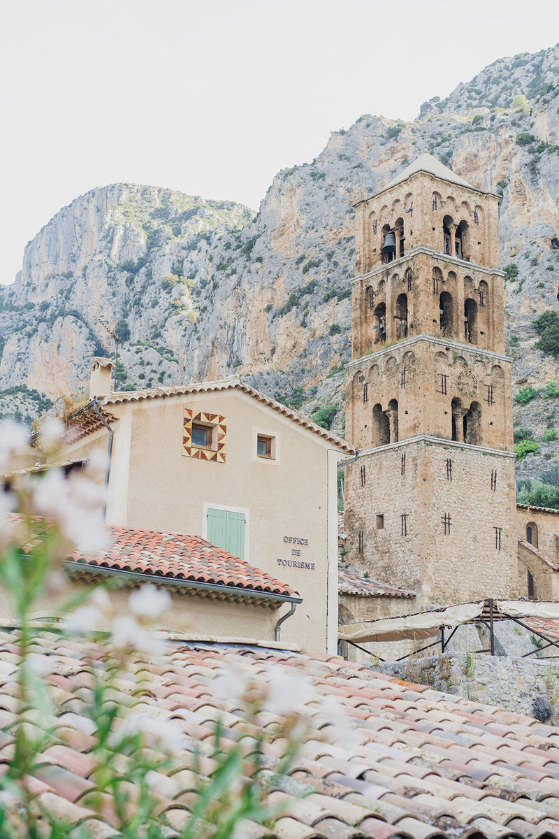 wedding photographer at Moustiers Sainte Marie Provence France