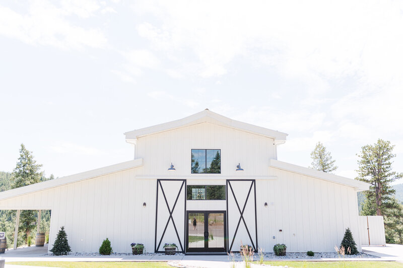the woodlands wedding venue in colorado in idaho springs for a light and airy wedding