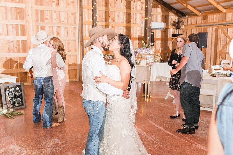 Austin-Texas-Barn-Wedding48
