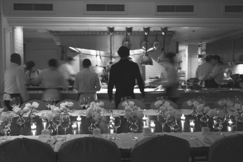 bride-and-groom-eating-cake-in-a-hotel-hallway-floor