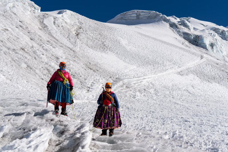 climbing_cholita_cecilia_rufina_andes_bolivia1