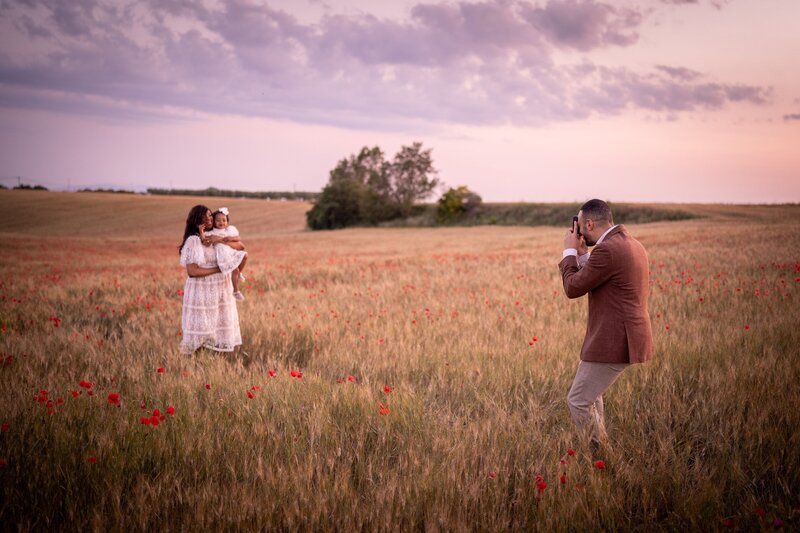 family, photoshoot, valensole, poppies, lavender, photographer, provence