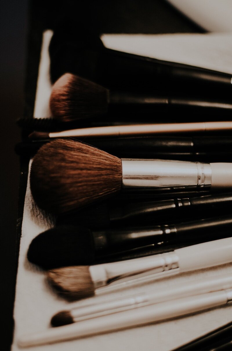 Chaos & Calm -makeup brushes