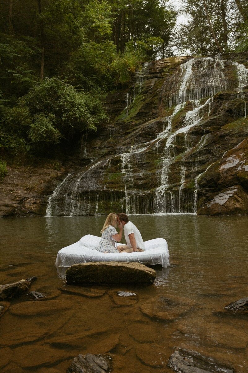 SC-Waterfall-Couple-Photography2