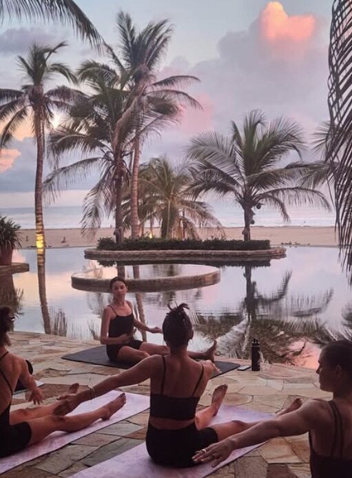 Janet guiding a private Pilates session in Puerto Escondido with options for 1:1, semi-private, and virtual classes