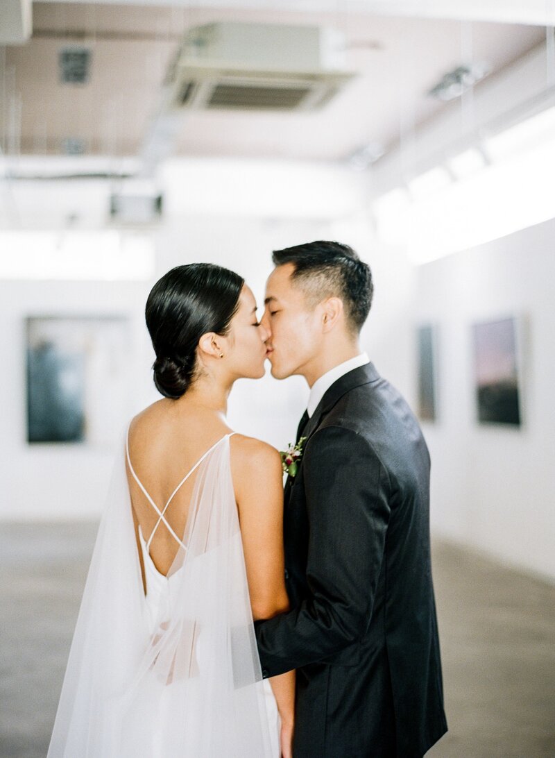 196Singapore Modern Art Gallery Wedding Editorial Photography_MARITHA MAE
