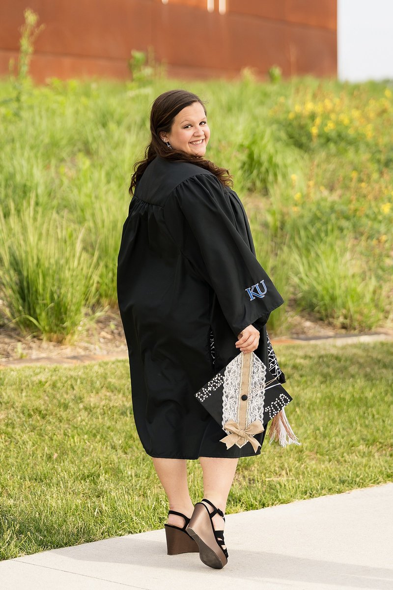 College Graduation Photos at Kansas University's Campus in Lawrence, KS Photographer - College Graduation Photographer_0006
