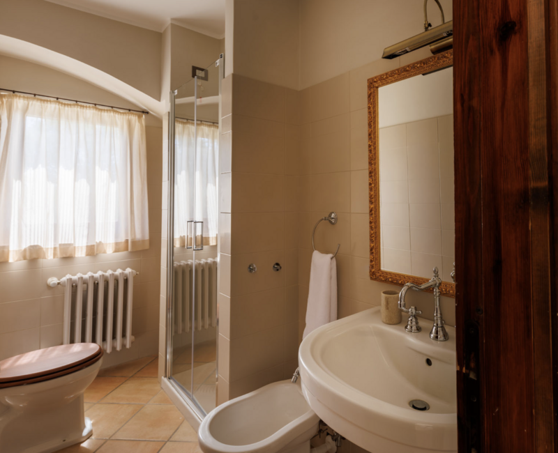 Maurino Apt Bath