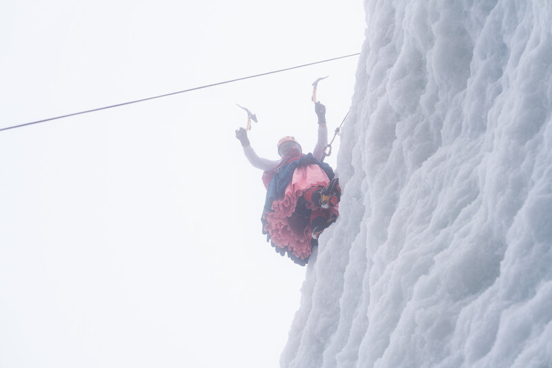 climbing_cholita_cecilia_iceclimbing_andes_bolivia1.jpg