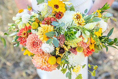 Wedding flowers with fall colors