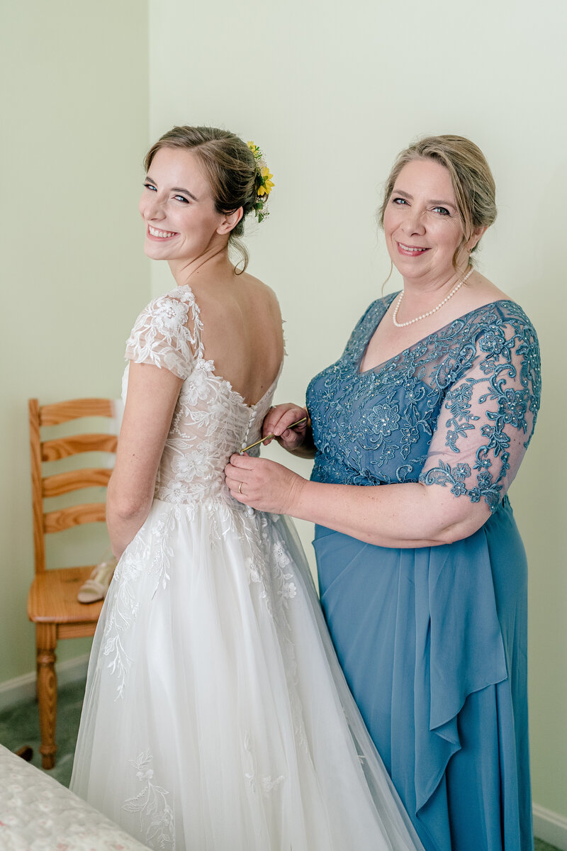 sunflower-filled-catholic-wedding-in-fredericksburg-virginia-00003