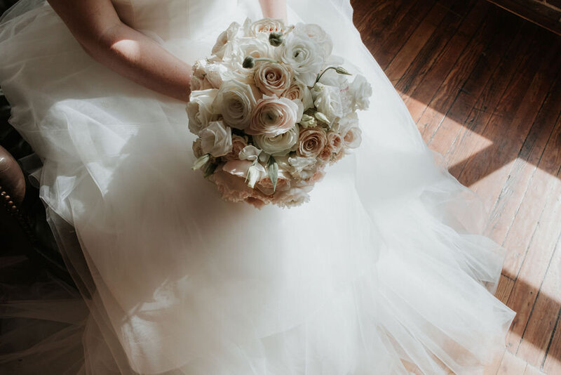 soft-romantic-bridal-boouquet-all-bliss-photogrpahy