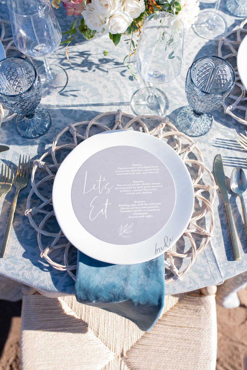 circle-wedding-menu-table-setting