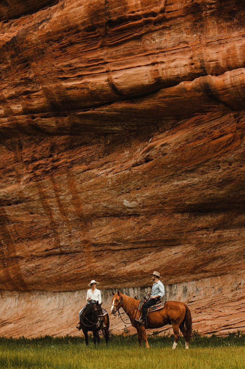 Utah Adventure Elopement_Kanab_UT_White Pocket and Peekaboo Slots_Cave Lakes Ranch Horses12