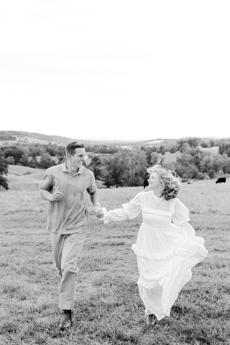 dreamy-picnic-engagement-session-in-delaplane-virginia-00007