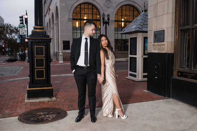 Modern engagement pictures outfit | Engagement session in Downtown, Jacksonville, Florida | St. Augustine Engagement Photographer