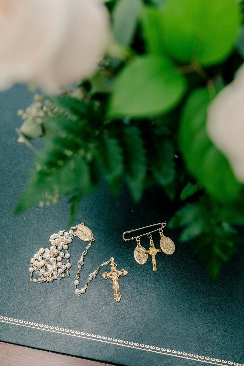 elegant-winter-church-wedding-in-bethesda-maryland-00027