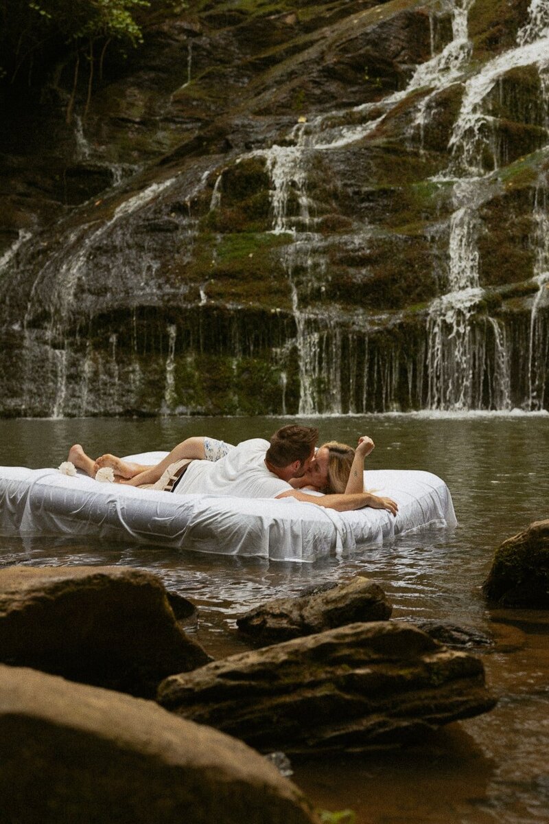 SC-Waterfall-Couple-Photography1