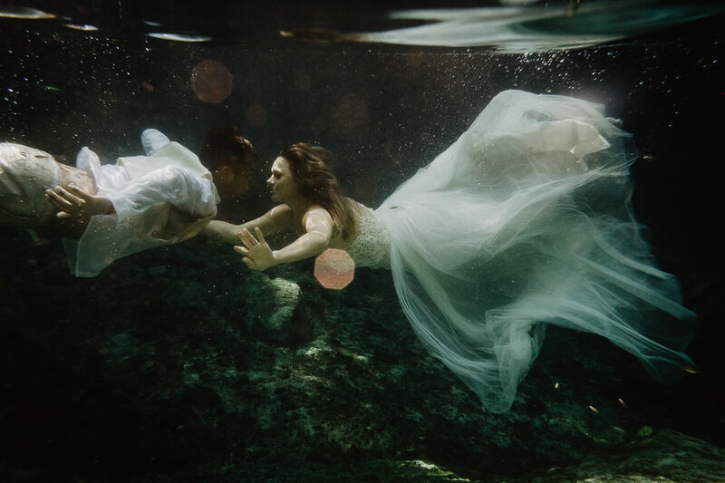 Underwater Shooting of a Bridal Couple in Mexico