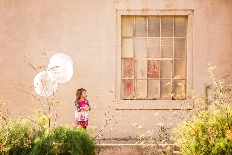 girl-white-balloon-windows-5F0A3445