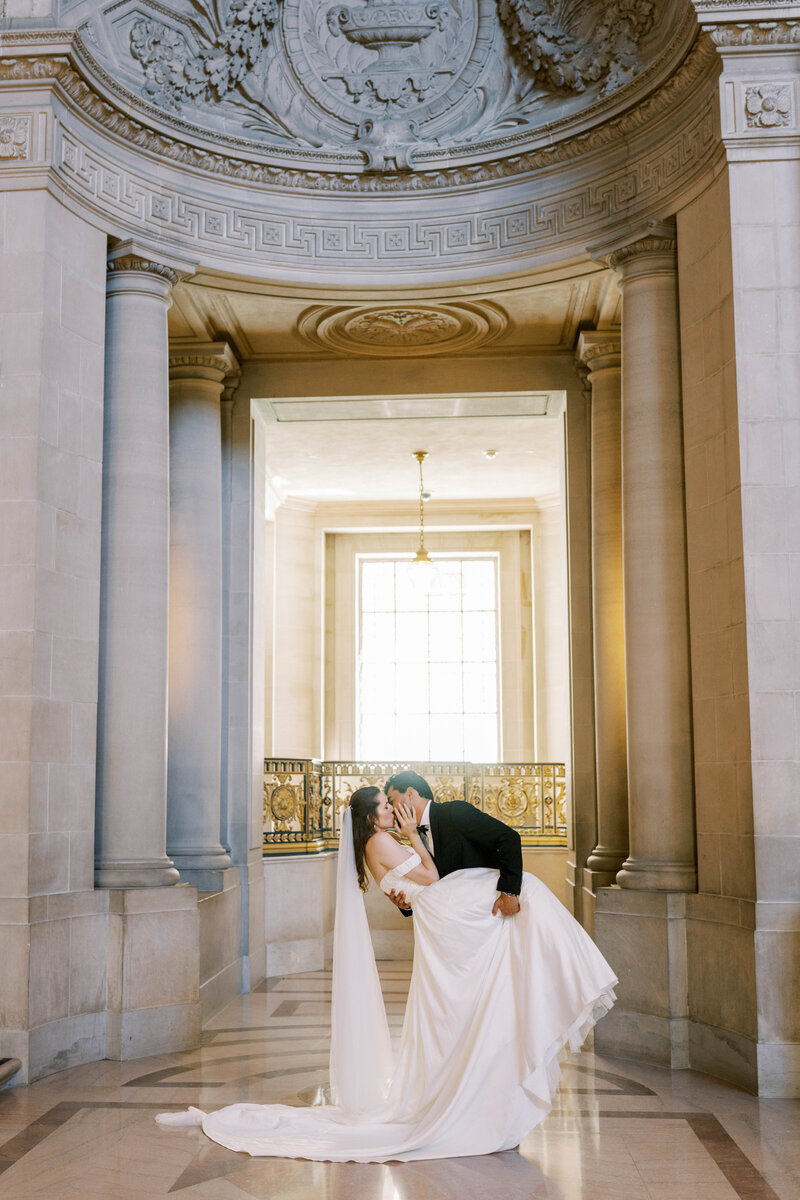 san-francisco-city-hall-wedding-photos-9 san-francisco-city-hall-wedding-photos-9