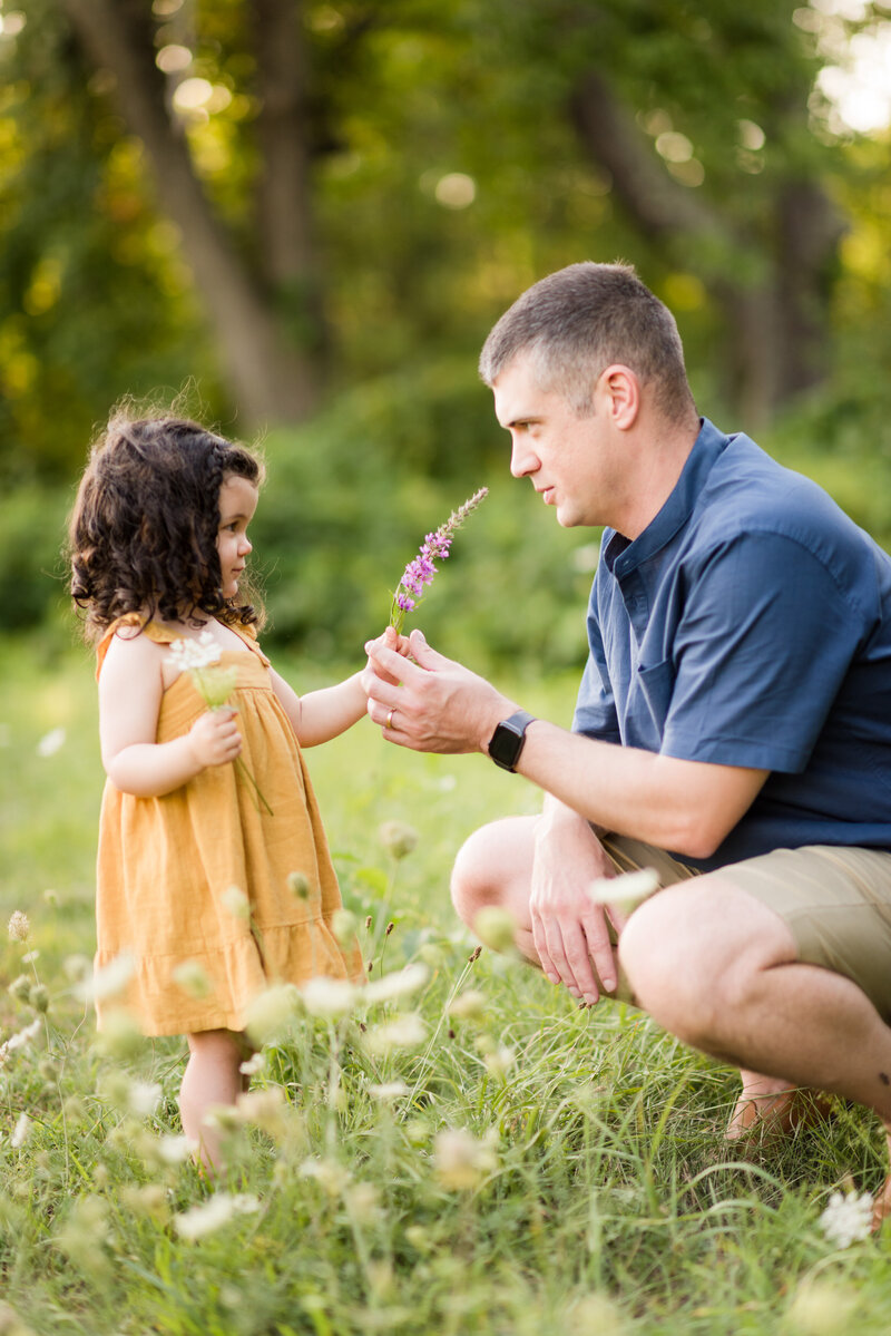 Boston-family-photographer-bella-wang-photography-Lifestyle-session-outdoor-wildflower-24