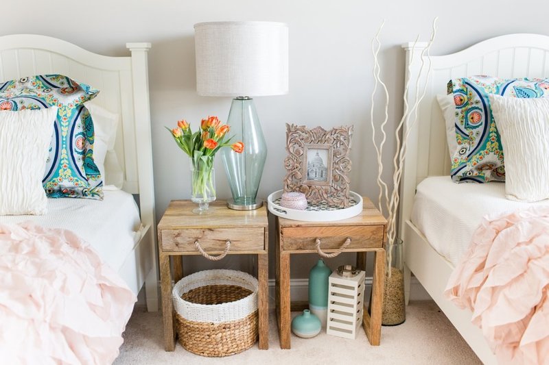 peach-nuetrals-feminine-bedroom-decor_2498