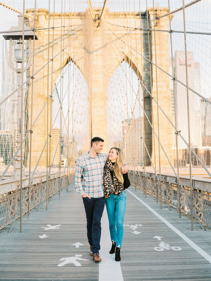 brooklyn bridge engagement photos in the morning