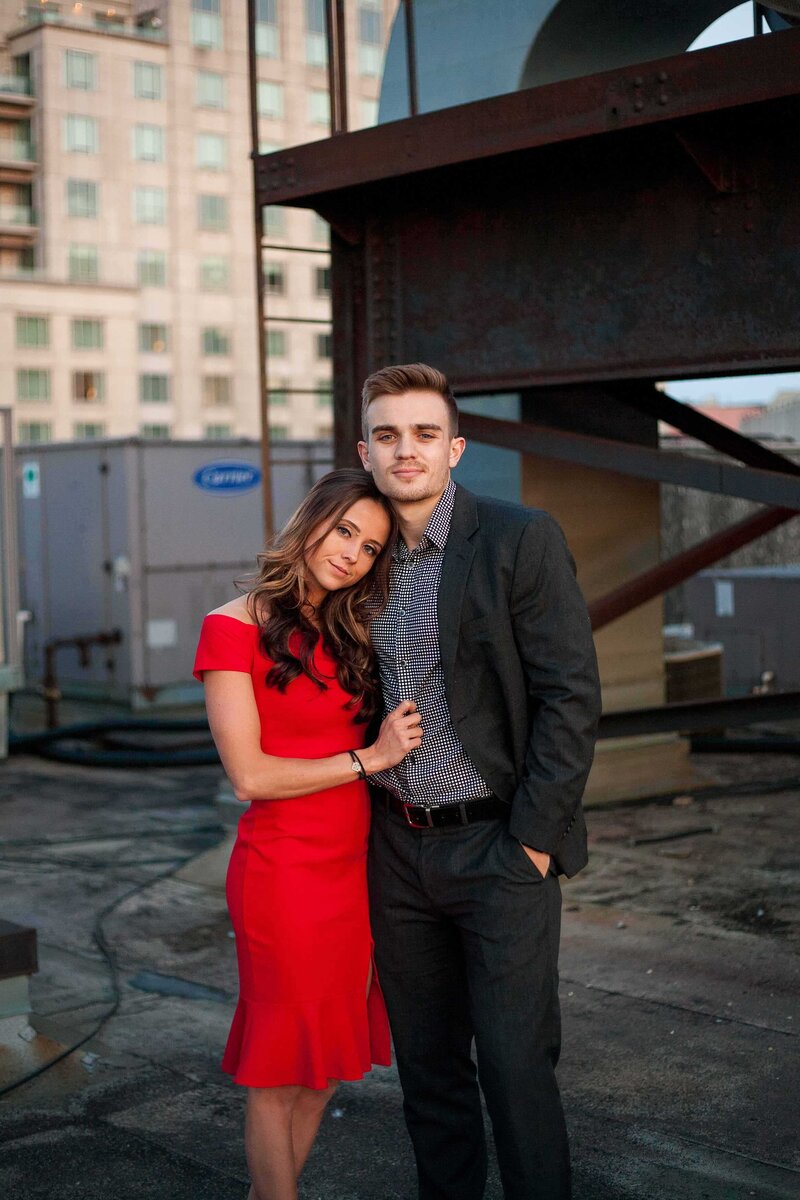couple posing on rooftop in downtown indianapolis