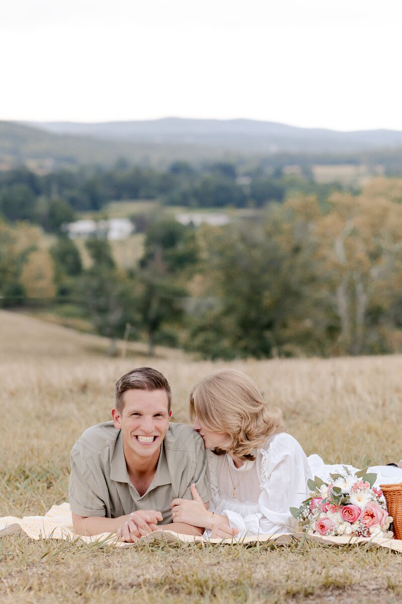 dreamy-picnic-engagement-session-in-delaplane-virginia-00017