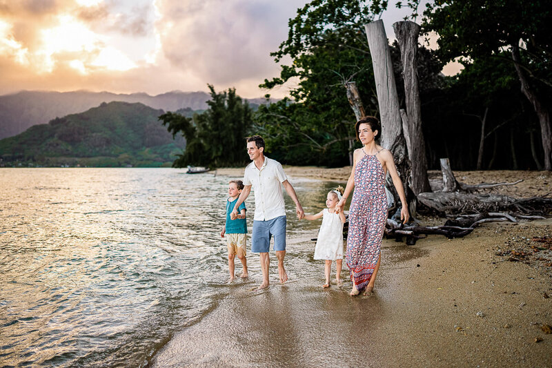 Family picture at the beach in Hawaii