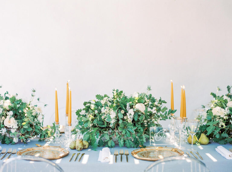 001-wedding-table-decor-with-antique-plates-in-gold-blue-and-yellow-from-greek-island-destination-wedding-768x571