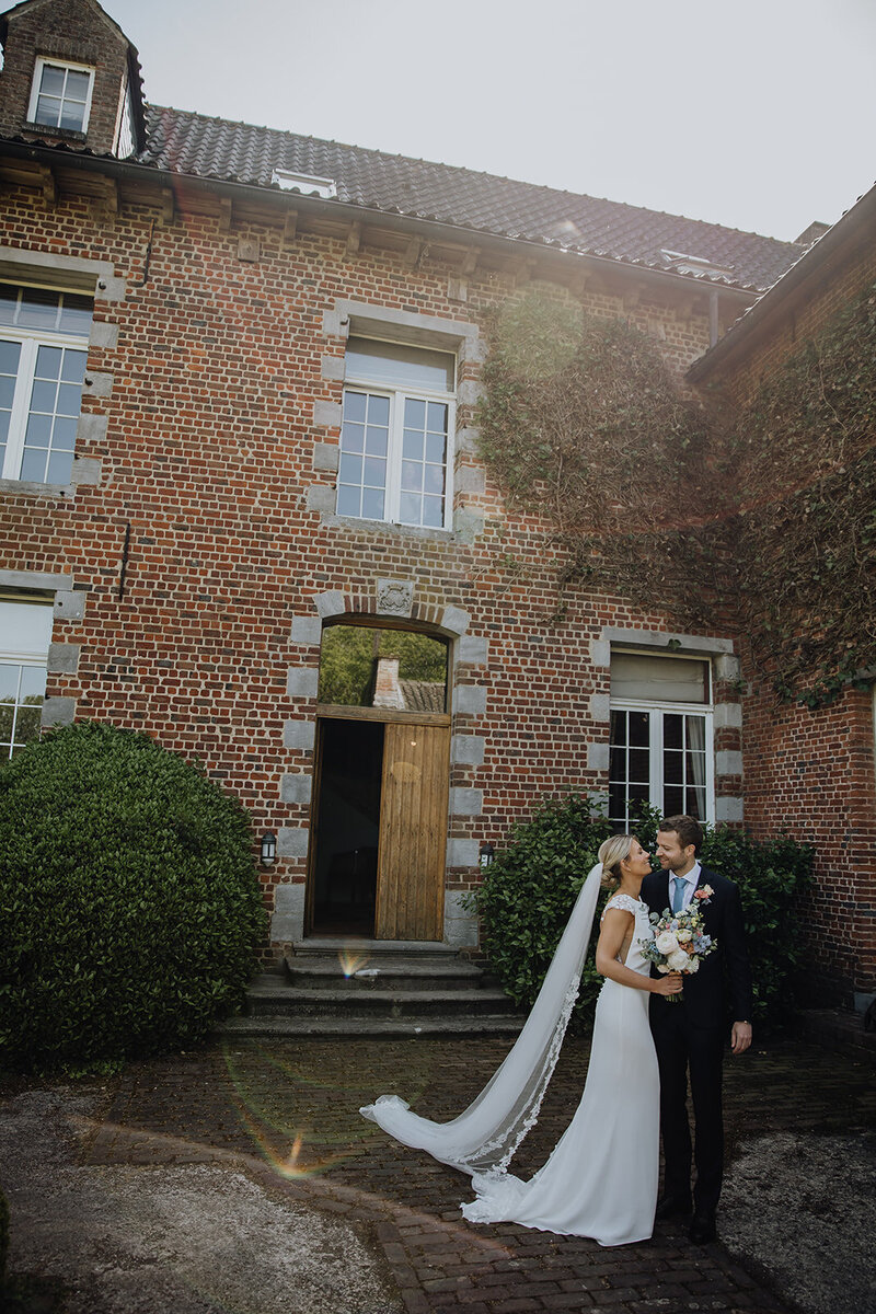 Romantisch trouwfeest in West-Vlaanderen in romantisch zachte kleuren