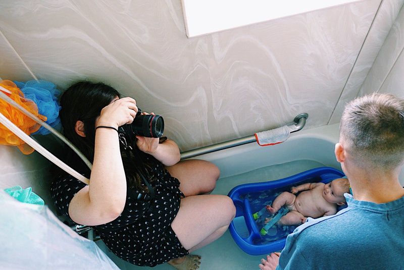 lauren roberts shooting family session in bathtub