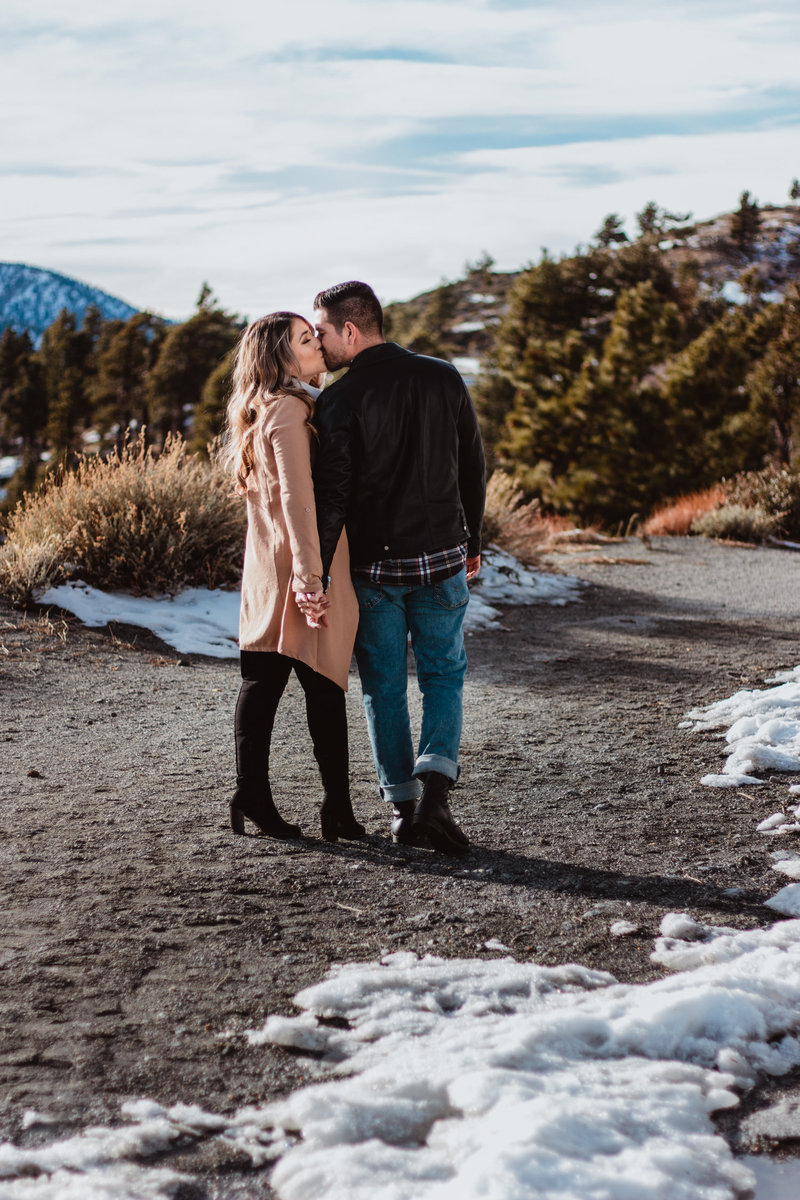 wrightwood_elopement_couple_winter_sunset004