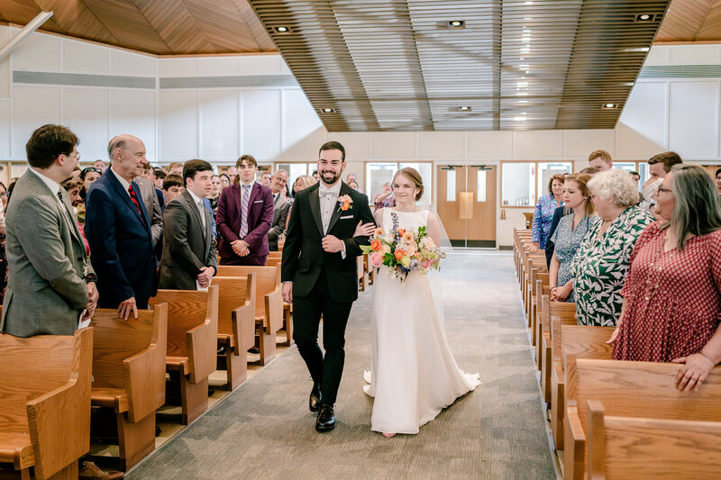 vibrant-catholic-wedding-in-reston-virginia-00006