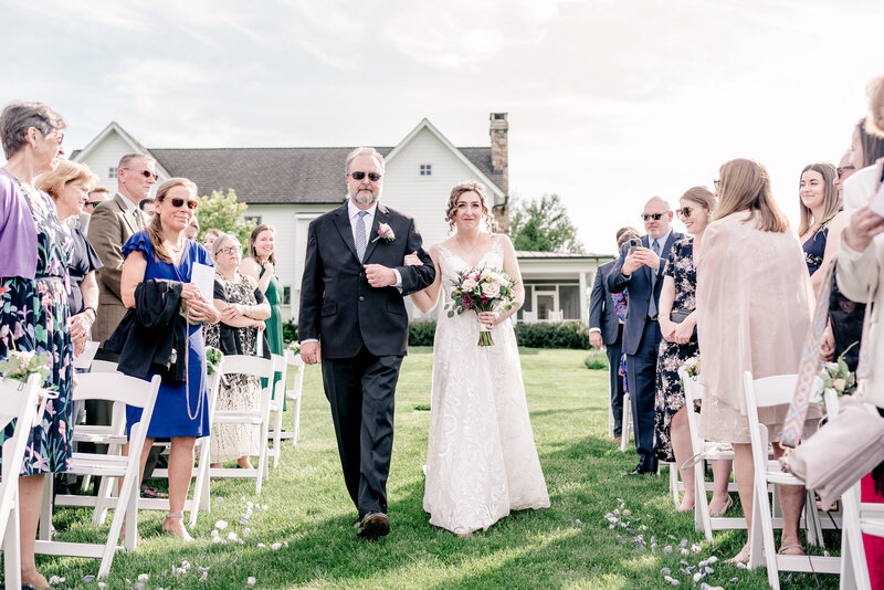 vibrant-farm-wedding-in-waterford-virginia-00013