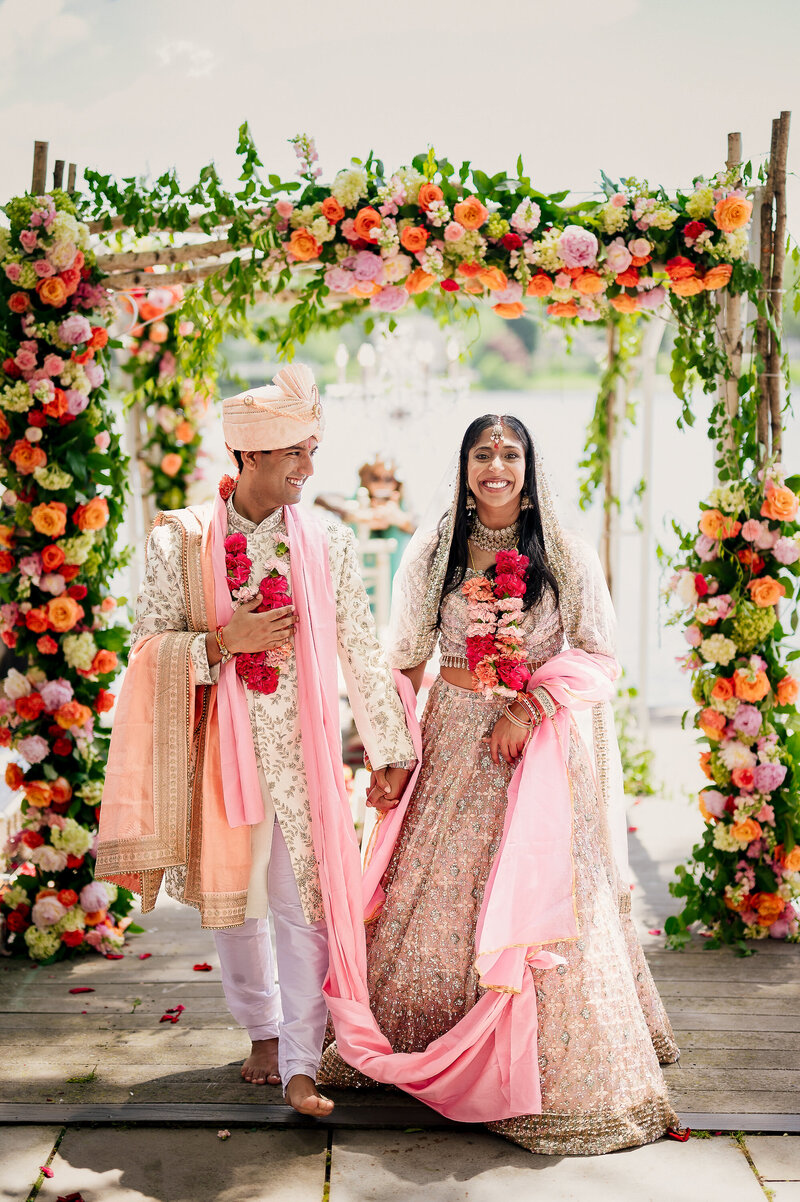 North Jersey Indian Wedding Photographer: Ishan Fotografi captures vibrant traditions & emotions with stunning photos.